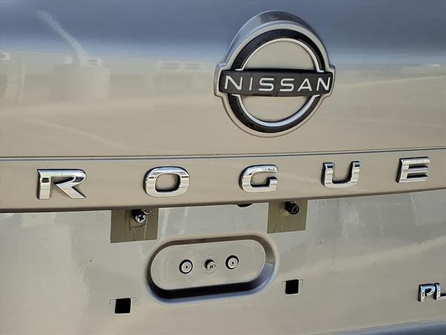 Photo of 2023 Champagne Silver Metallic Nissan Rogue