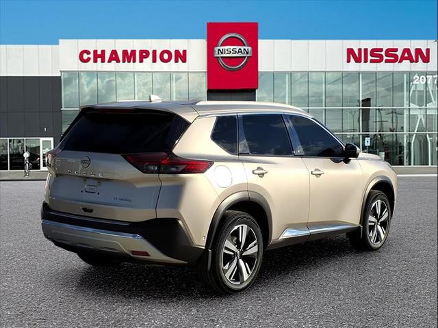 Photo of 2023 Champagne Silver Metallic Nissan Rogue