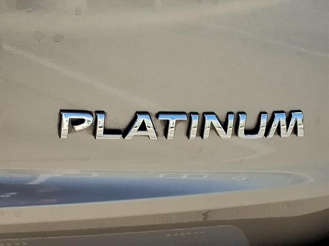 Photo of 2023 Champagne Silver Metallic Nissan Rogue