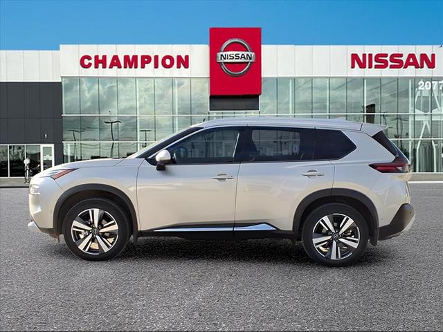 Photo of 2023 Champagne Silver Metallic Nissan Rogue