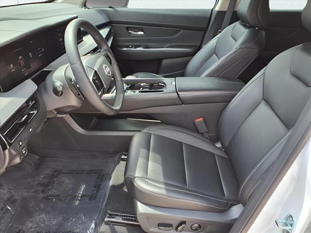 Photo of 2025 Everest White Pearl Tricoat Nissan Murano