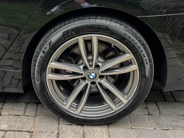Photo of 2018 Jet Black BMW 750
