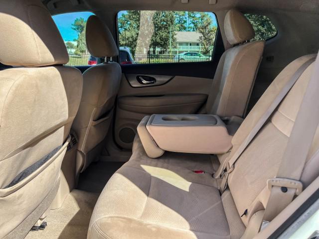 Photo of 2015 Glacier White Nissan Rogue