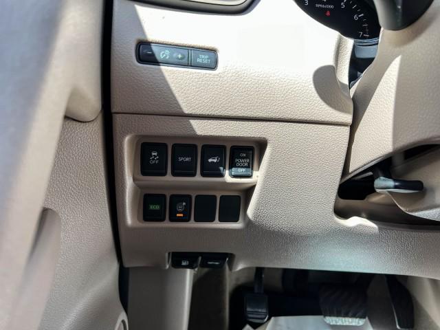 Photo of 2015 Glacier White Nissan Rogue