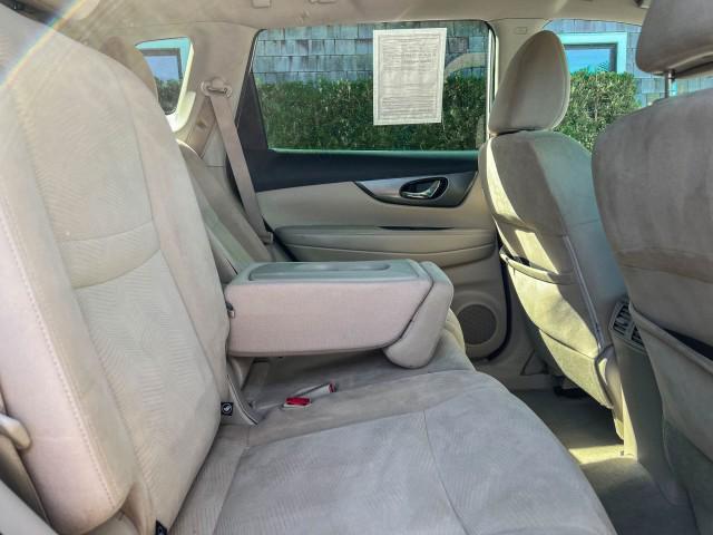 Photo of 2015 Glacier White Nissan Rogue