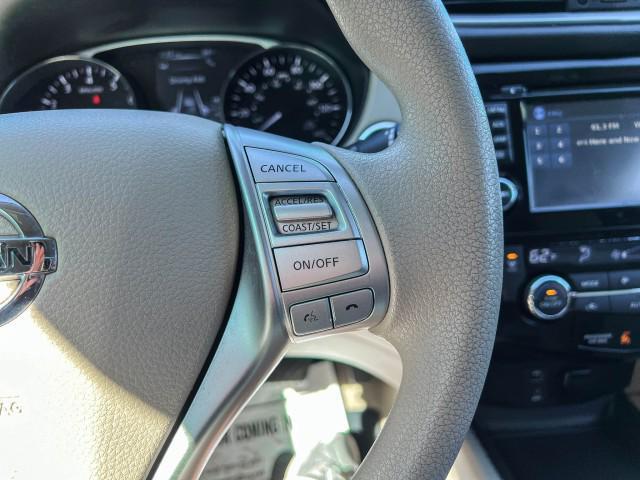 Photo of 2015 Glacier White Nissan Rogue