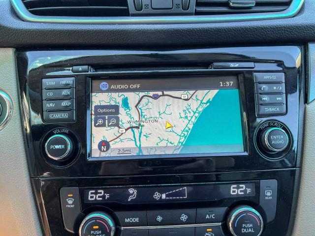 Photo of 2015 Glacier White Nissan Rogue