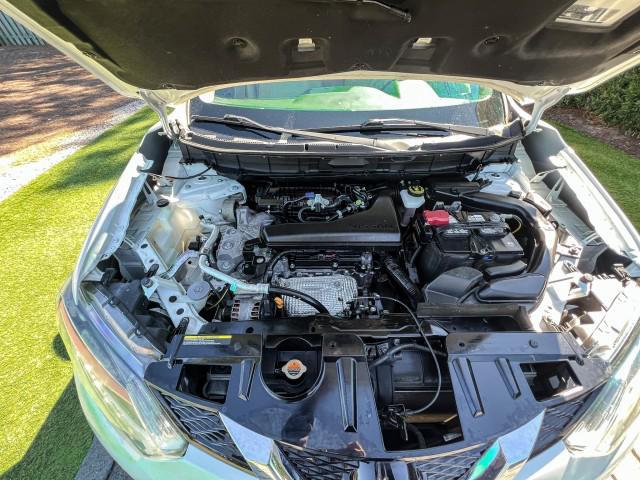 Photo of 2015 Glacier White Nissan Rogue