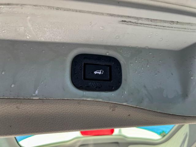 Photo of 2015 Glacier White Nissan Rogue