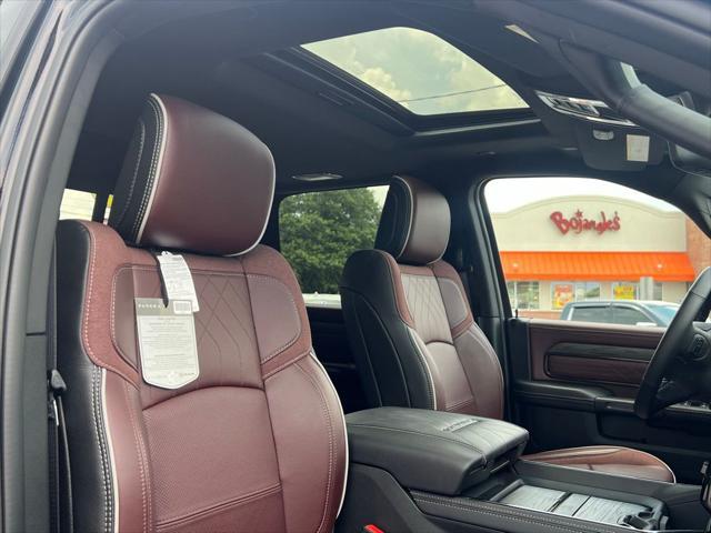 Photo of 2025 Diamond Black Crystal Pearlcoat RAM 2500