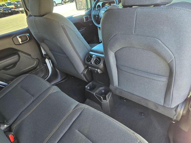 Photo of 2025 Bright White Clearcoat Jeep Wrangler