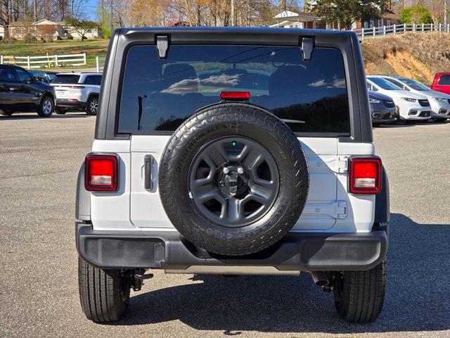 Photo of 2025 Bright White Clearcoat Jeep Wrangler
