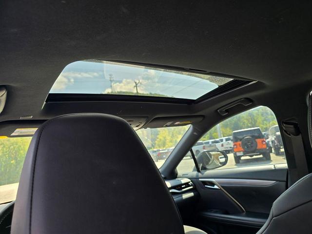 Photo of 2022 Atomic Silver Lexus RX 350