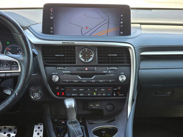 Photo of 2022 Atomic Silver Lexus RX 350
