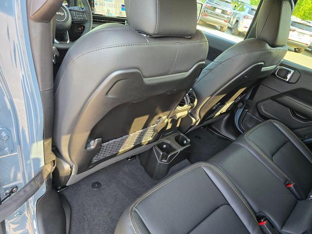 Photo of 2025 Anvil Clearcoat Jeep Gladiator