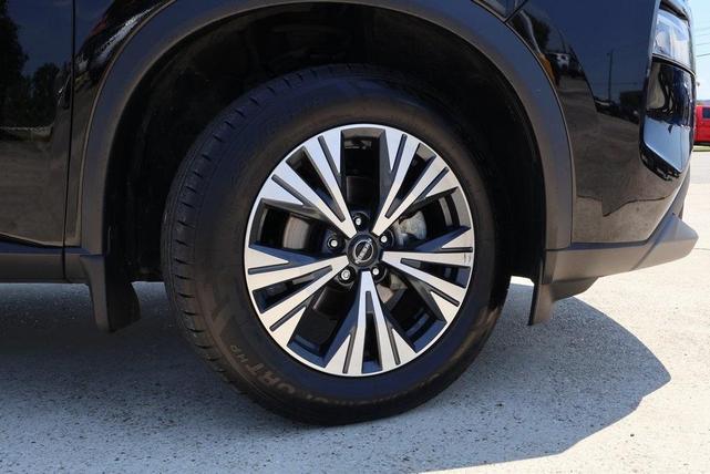 Photo of 2022 Black Nissan Rogue