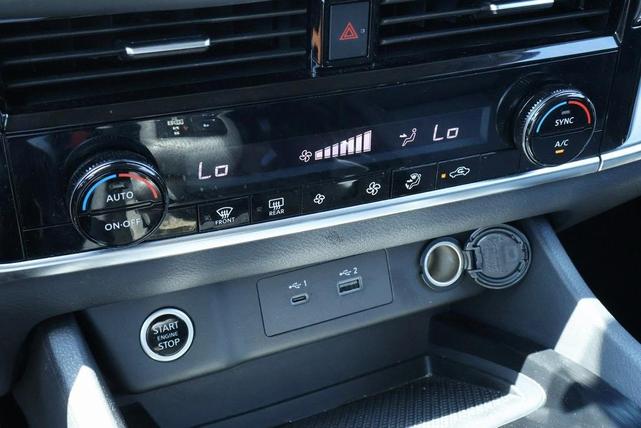 Photo of 2022 Black Nissan Rogue