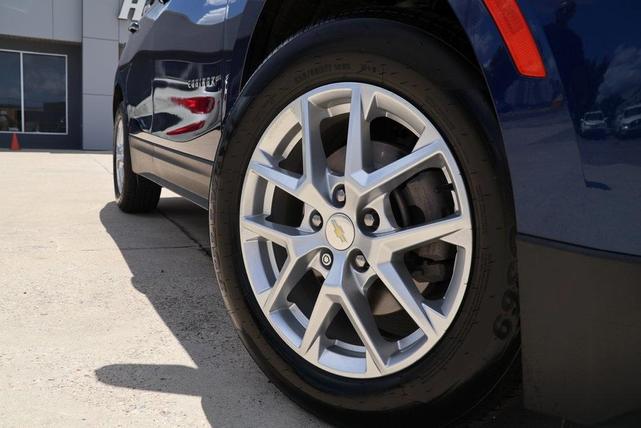 Photo of 2022 Blue Glow Metallic Chevrolet Equinox