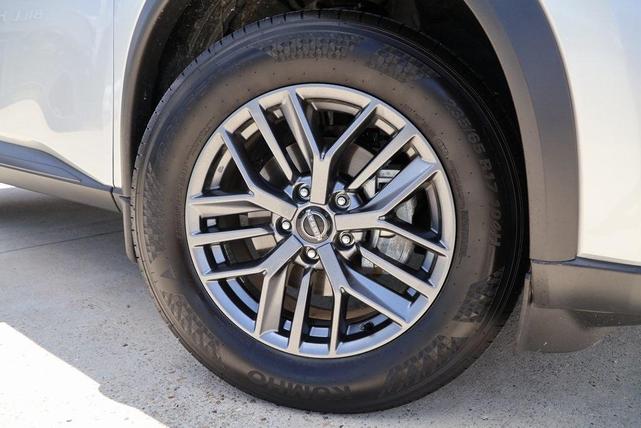 Photo of 2025 Brilliant Silver Metallic Nissan Rogue