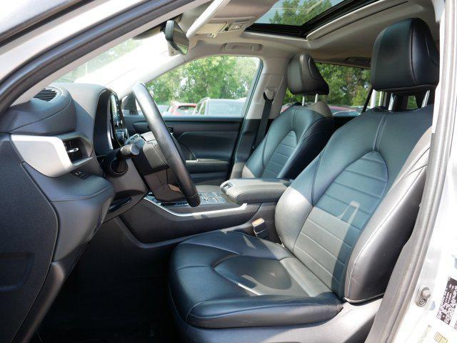 Photo of 2021 Celestial Silver Metallic Toyota Highlander