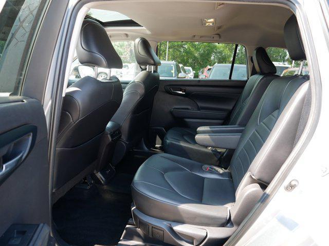 Photo of 2021 Celestial Silver Metallic Toyota Highlander