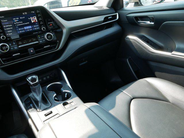 Photo of 2021 Celestial Silver Metallic Toyota Highlander