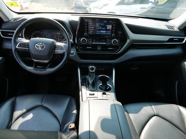Photo of 2021 Celestial Silver Metallic Toyota Highlander