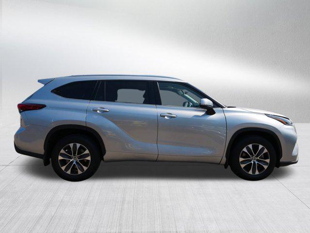 Photo of 2021 Celestial Silver Metallic Toyota Highlander