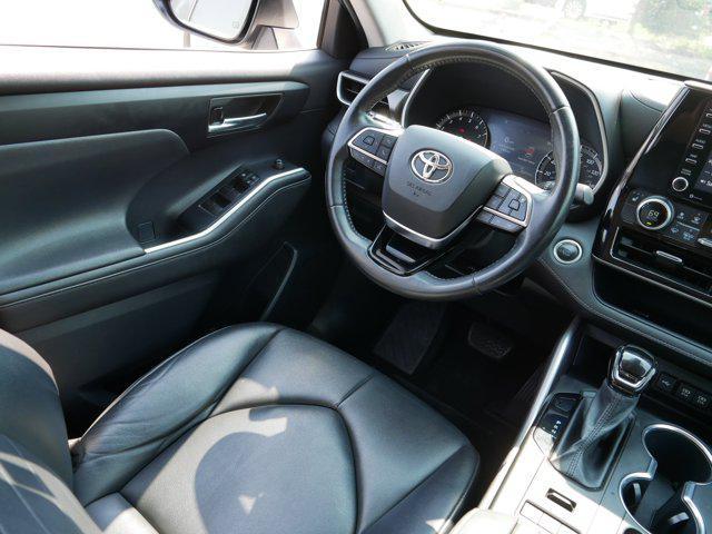 Photo of 2021 Celestial Silver Metallic Toyota Highlander