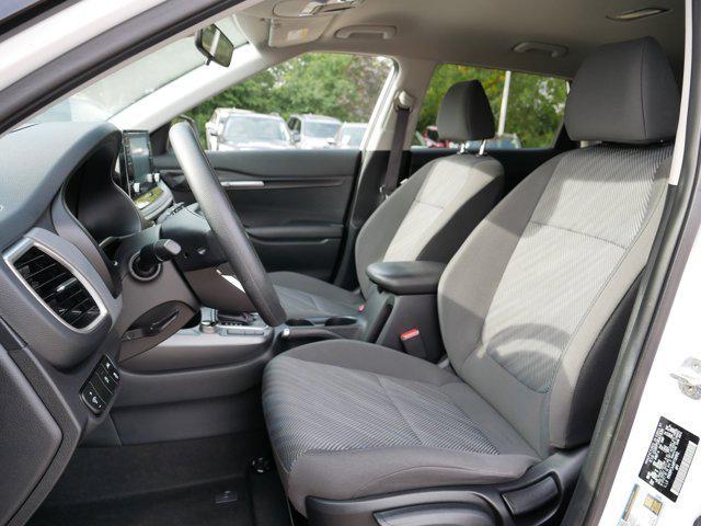 Photo of 2023 Snow White Pearl Kia Seltos