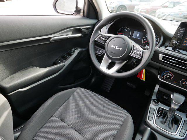 Photo of 2023 Snow White Pearl Kia Seltos