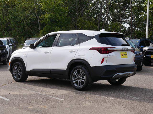 Photo of 2023 Snow White Pearl Kia Seltos