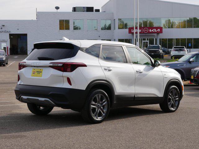 Photo of 2023 Snow White Pearl Kia Seltos