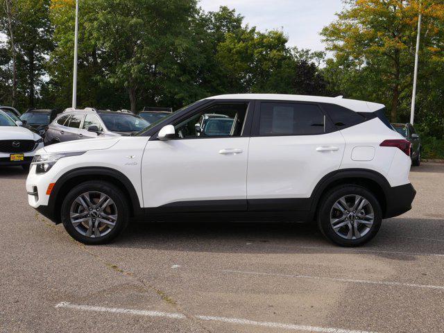 Photo of 2023 Snow White Pearl Kia Seltos