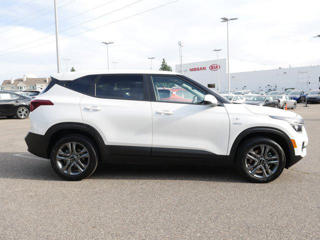 Photo of 2023 Snow White Pearl Kia Seltos