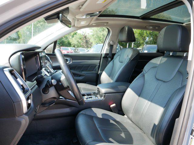 Photo of 2023 Wolf Gray Kia Sorento