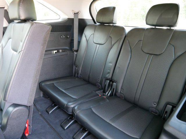 Photo of 2021 Glacial White Pearl Kia Sorento