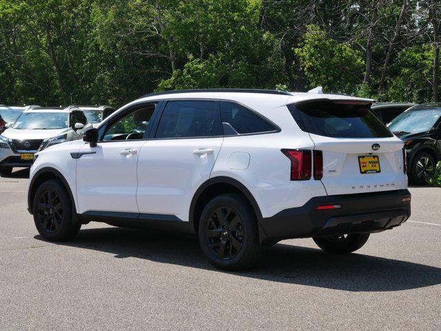 Photo of 2021 Glacial White Pearl Kia Sorento