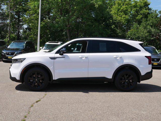 Photo of 2021 Glacial White Pearl Kia Sorento