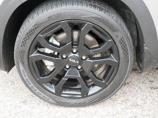Photo of 2024 Steel Gray Kia Seltos