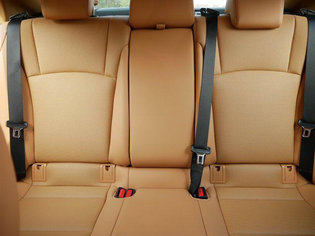 Photo of 2022 Eminent White Pearl Lexus ES 250