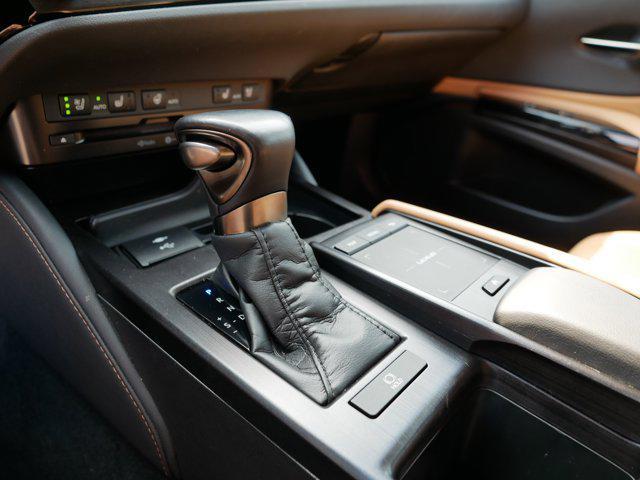 Photo of 2022 Eminent White Pearl Lexus ES 250