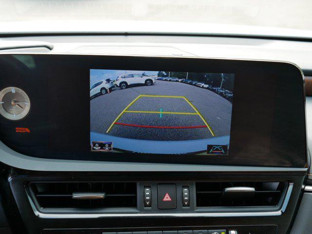 Photo of 2022 Eminent White Pearl Lexus ES 250