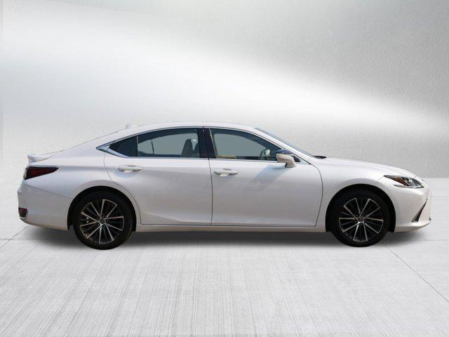 Photo of 2022 Eminent White Pearl Lexus ES 250