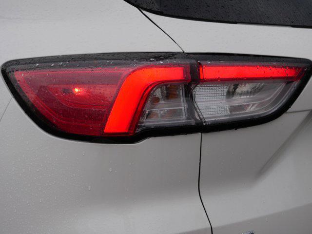 Photo of 2020 Star White Metallic Tri-Coat Ford Escape