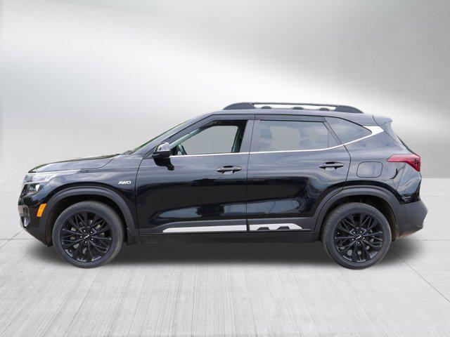 Photo of 2022 Cherry Black Kia Seltos