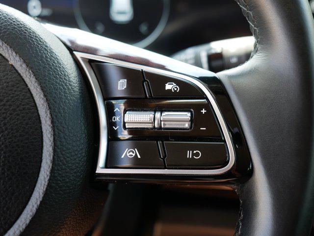 Photo of 2024 Clear White/Black Roof Kia Seltos