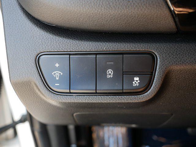 Photo of 2024 Clear White/Black Roof Kia Seltos
