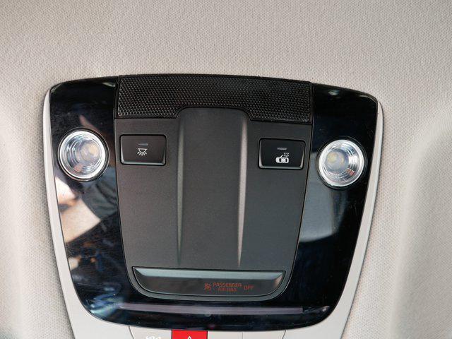 Photo of 2024 Clear White/Black Roof Kia Seltos