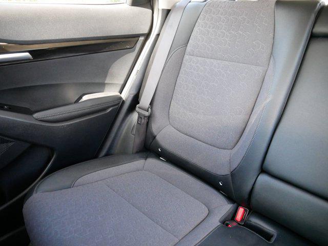 Photo of 2024 Clear White/Black Roof Kia Seltos